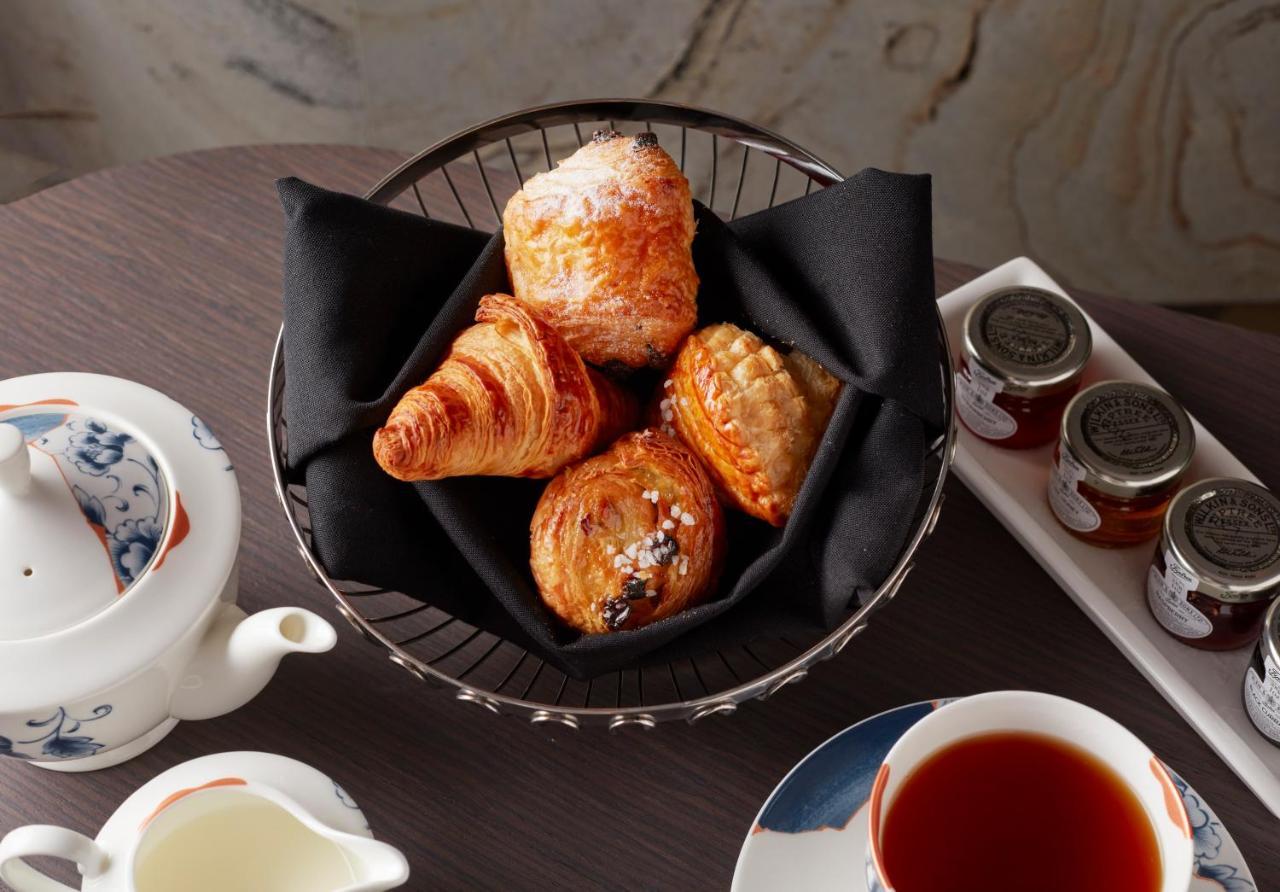 Отель Pan Pacific Лондон Экстерьер фото A selection of pastries