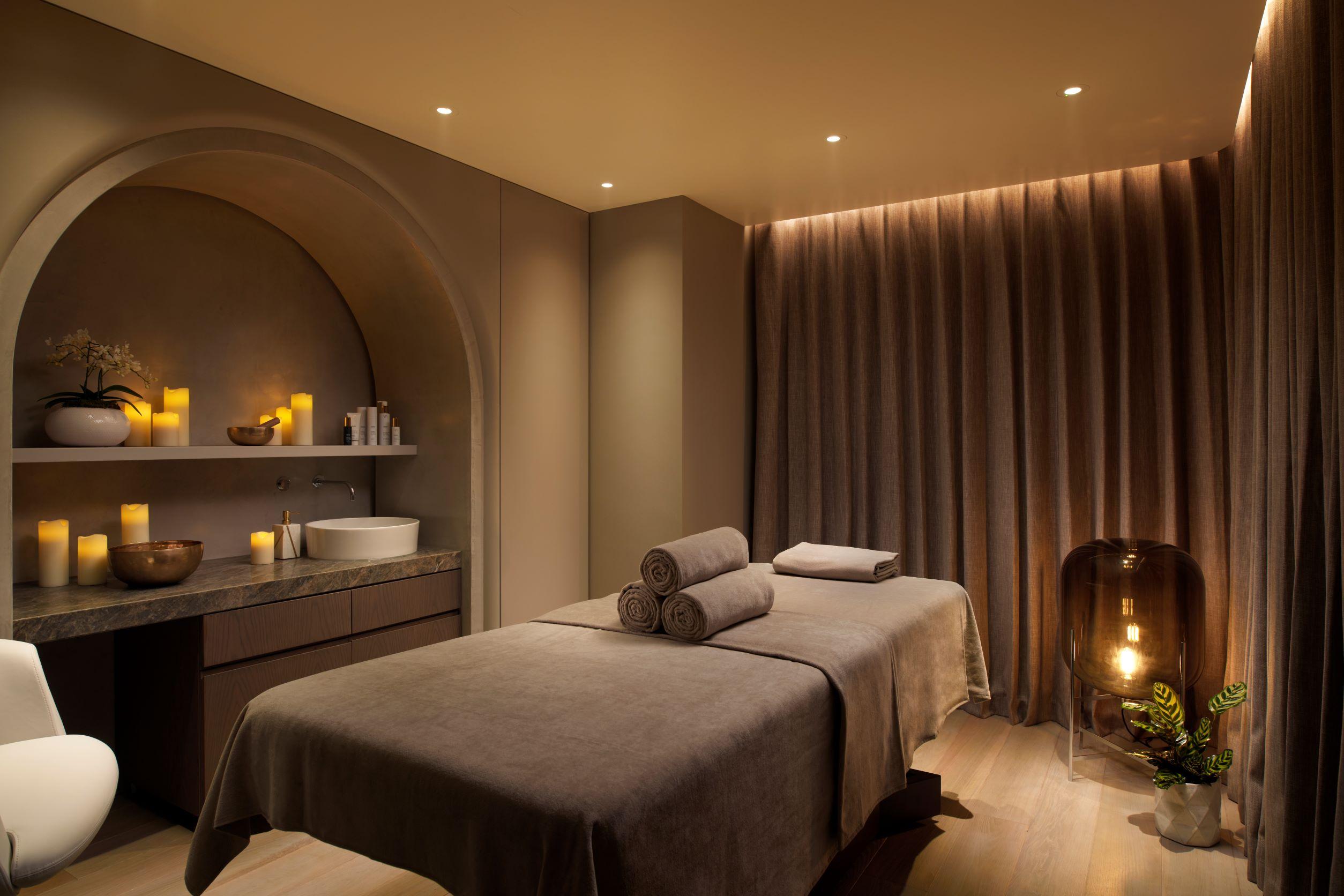 Отель Pan Pacific Лондон Экстерьер фото A treatment room at The Spa at The Landmark, London