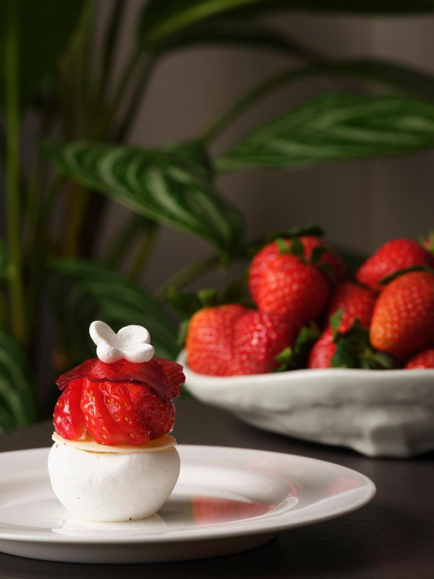 Отель Pan Pacific Лондон Экстерьер фото Strawberry dessert